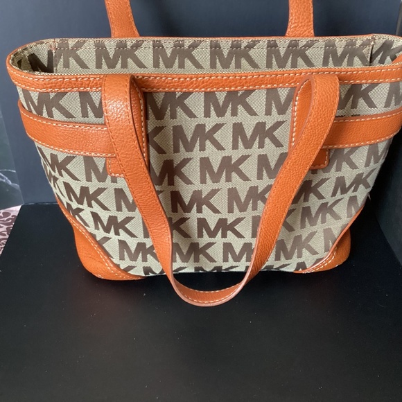 $35 Michael Kors Signature Logo Tote w/Orange Leather Trim - Picture 2 of 7